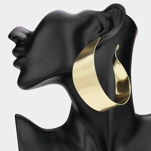 Modern Gold Hoop Earrings with Minimalist Design